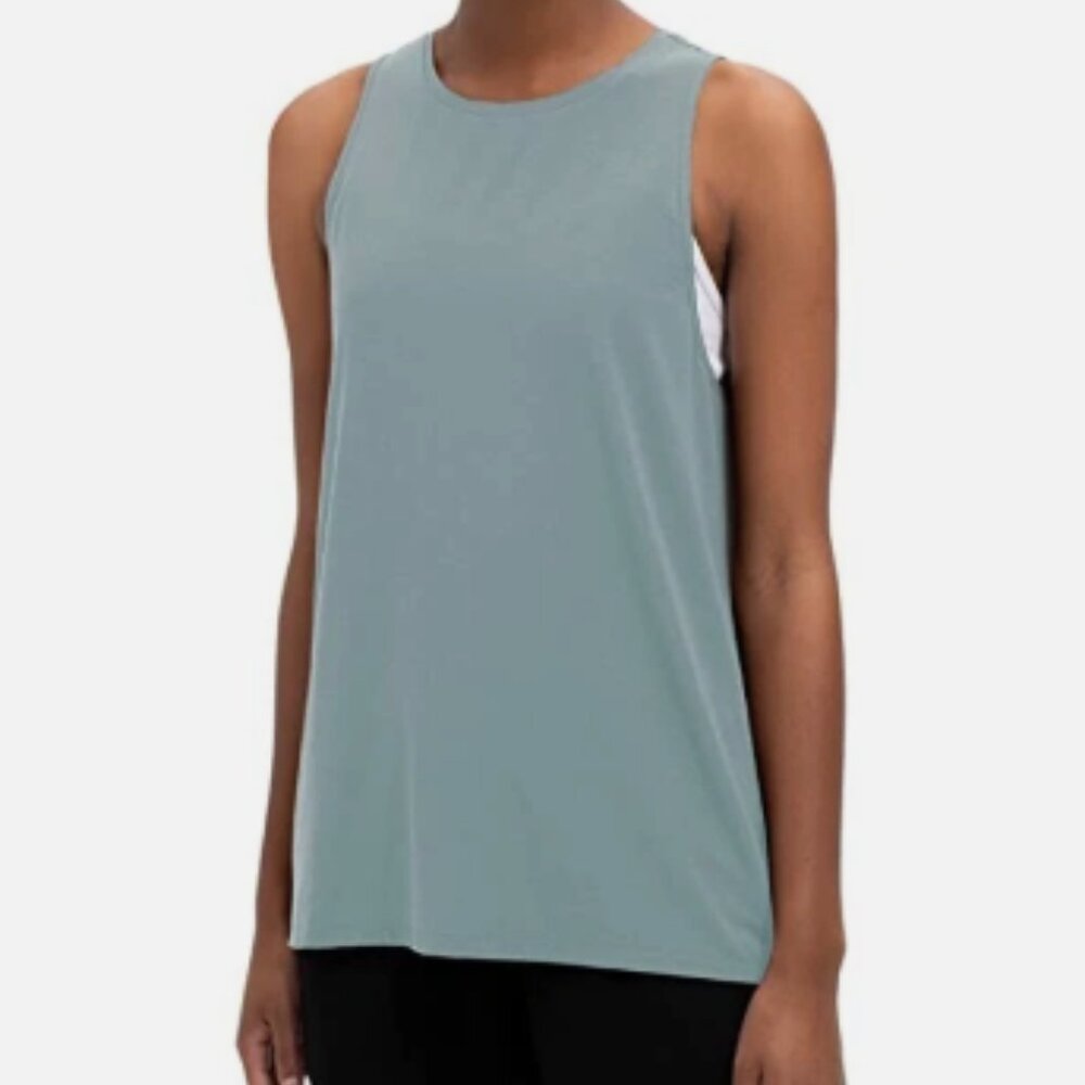 ON “Active” Tank Top in Sea, Size Medium